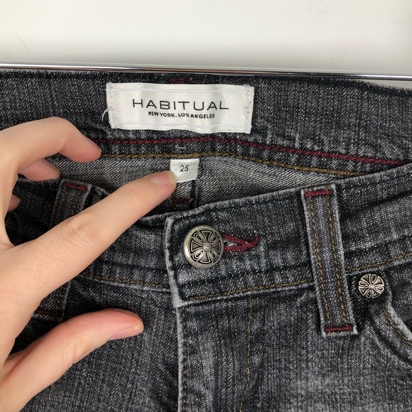 H A B I T U A L - Picture 6 of 12